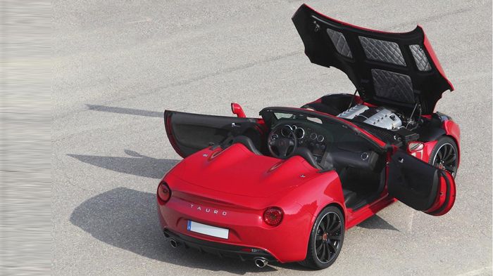 Το Tauro V8 Spider τροφοδοτείται από ένα μοτέρ της GM, που αποδίδει 440 ίππους και 586 Nm ροπής, αλλά μπορεί να φτάσει τους 650 ίππους με ειδικό κιτ α